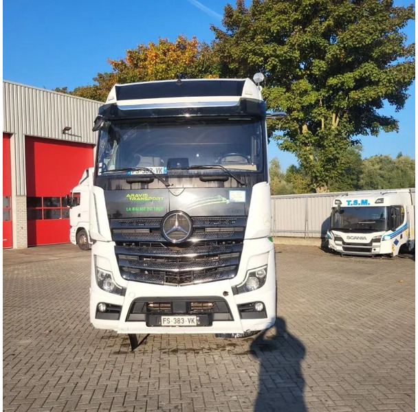 Mercedes-Benz ACTROS 1863 / ENGINE RUNNING / RETARDER / PARK-COOL /HYDRAULICS / ONLY: 268593KM / GIGA-SPACE / MIRRORCAM / AUTOMATIC / EURO-6 / - Тягач: фото 3 Mercedes-Benz ACTROS 1863 / ENGINE RUNNING / RETARDER / PARK-COOL /HYDRAULICS / ONLY: 268593KM / GIGA-SPACE / MIRRORCAM / AUTOMATIC / EURO-6 / - Тягач: фото 3
