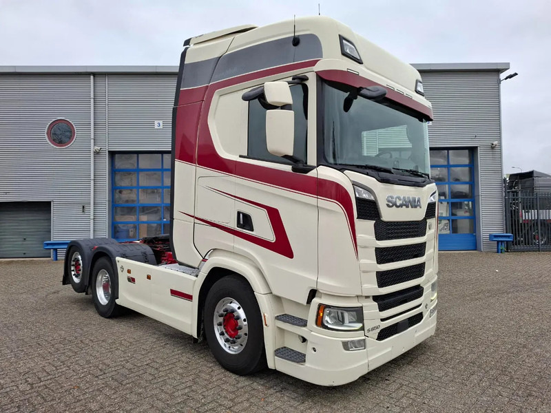 Scania NGS S650 V8 / RETARDER / 633397 KM / 9 TON FRONT AXELE / FULL-AIR / INLINER / FULL SPOILER / LEATHER / ALCOA / NAVI / FRIDGE / E - Тягач: фото 2 Scania NGS S650 V8 / RETARDER / 633397 KM / 9 TON FRONT AXELE / FULL-AIR / INLINER / FULL SPOILER / LEATHER / ALCOA / NAVI / FRIDGE / E - Тягач: фото 2
