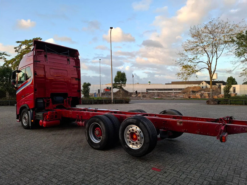 Volvo FH16-750 / BIG AXLE / VEB+ / ONLY:679711 KM / DYNAMIC STEERING / NAVI / LWDS / FULL-AIR / AUTOMATIC / EURO-6 / 2018 - Вантажівка шасі: фото 3 Volvo FH16-750 / BIG AXLE / VEB+ / ONLY:679711 KM / DYNAMIC STEERING / NAVI / LWDS / FULL-AIR / AUTOMATIC / EURO-6 / 2018 - Вантажівка шасі: фото 3