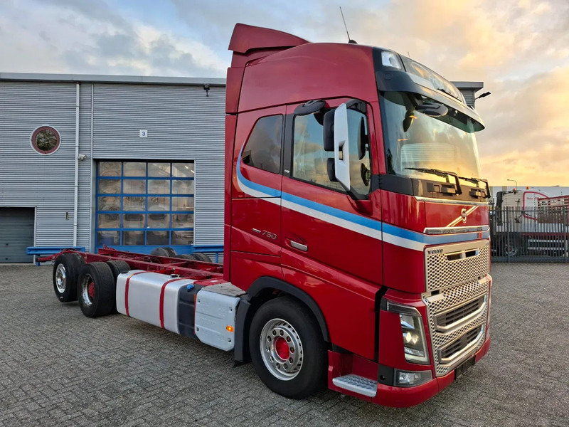 Volvo FH16-750 / BIG AXLE / VEB+ / ONLY:679711 KM / TECHNICAL 70TON / 9TON FRONT AXLE / INLINER / FULL-AIR / AUTOMATIC / EURO-6 / 2018 - Вантажівка шасі: фото 2 Volvo FH16-750 / BIG AXLE / VEB+ / ONLY:679711 KM / TECHNICAL 70TON / 9TON FRONT AXLE / INLINER / FULL-AIR / AUTOMATIC / EURO-6 / 2018 - Вантажівка шасі: фото 2