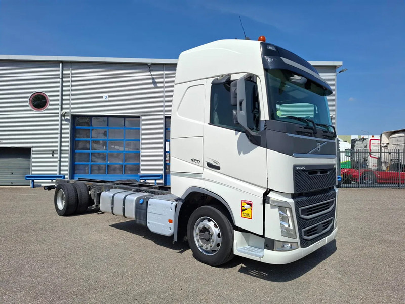 Volvo FH4-420 / PTO / DOUBLE TANK / I-PARKCOOL / VEB+ / LWDS / TUV:10-07-2025 / AUTOMATIC / EURO-6 / 2016 - Вантажівка шасі: фото 2 Volvo FH4-420 / PTO / DOUBLE TANK / I-PARKCOOL / VEB+ / LWDS / TUV:10-07-2025 / AUTOMATIC / EURO-6 / 2016 - Вантажівка шасі: фото 2