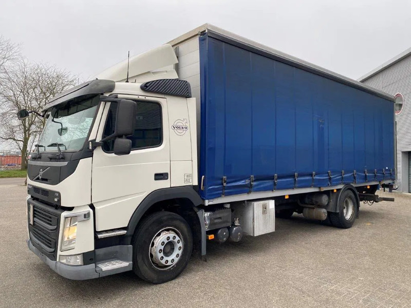 Volvo FM11-330 / LOW KM'S:472120 KM / LWDS / FULL-AIR / NAVI / CURTAIN SAILS / PLATFORM 2500KG / AUTOMATIC / EURO-6 / 2016 - Тентована вантажівка: фото 1 Volvo FM11-330 / LOW KM'S:472120 KM / LWDS / FULL-AIR / NAVI / CURTAIN SAILS / PLATFORM 2500KG / AUTOMATIC / EURO-6 / 2016 - Тентована вантажівка: фото 1