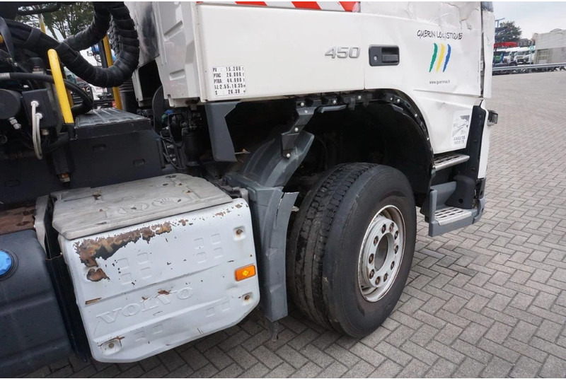 Interior photo 1: Вантажівка з маніпулятором Volvo FM11-450 / ENGINE RUNNING / PALFINGER-0170L75 / LIFT+LENKACHSE / VEB / EURO-6 / 2015