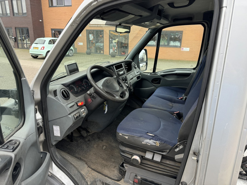 Interior photo 1: Тягач Iveco 35C180  Tracon with Palfinger PK4501 - 3, Remote