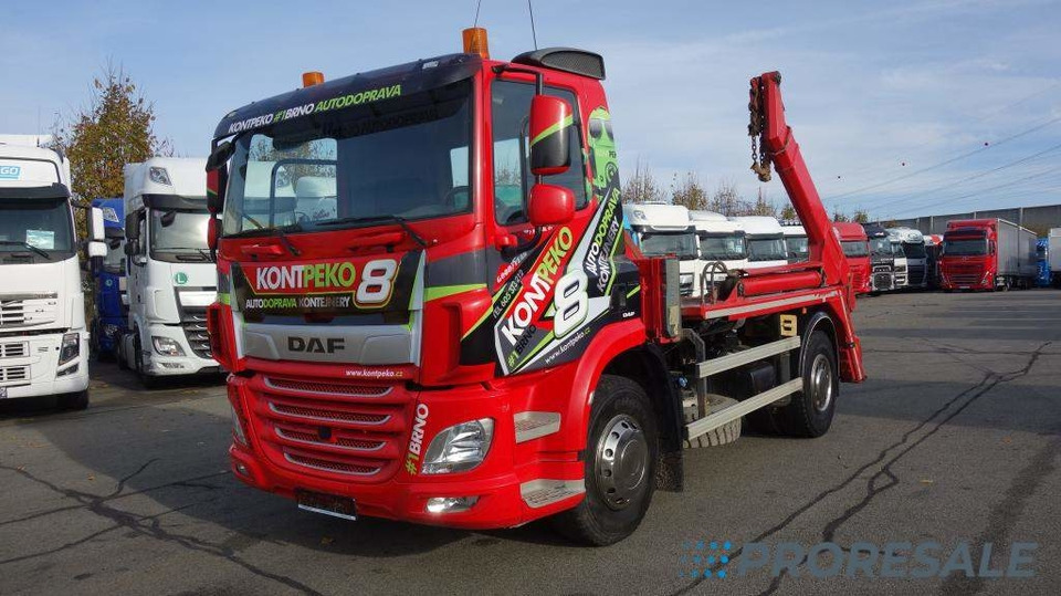DAF CF 370 FA Day Cab EURO 6 řetězový nosič kontejnerů AK12 - Скіповий навантажувач вантажівка: фото 2 DAF CF 370 FA Day Cab EURO 6 řetězový nosič kontejnerů AK12 - Скіповий навантажувач вантажівка: фото 2