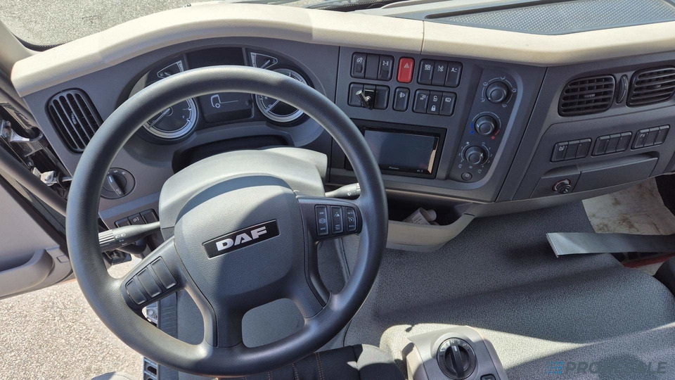 DAF LF 290 FA Sleeper Cab EURO 6 - valník s plachtou - Тентована вантажівка: фото 5 DAF LF 290 FA Sleeper Cab EURO 6 - valník s plachtou - Тентована вантажівка: фото 5