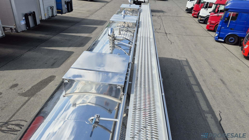 OSTATNÍ SEKA SPSTT/11C/38A1 - Potravinářská cisterna výpustná 31 m3 - 3 komory - Напівпричіп цистерна: фото 4 OSTATNÍ SEKA SPSTT/11C/38A1 - Potravinářská cisterna výpustná 31 m3 - 3 komory - Напівпричіп цистерна: фото 4