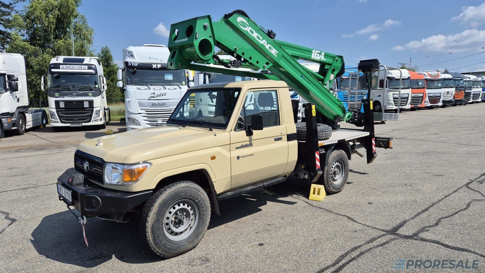 TOYOTA LAND CRUISER 79 montážní plošina - Автовишка: фото 2 TOYOTA LAND CRUISER 79 montážní plošina - Автовишка: фото 2