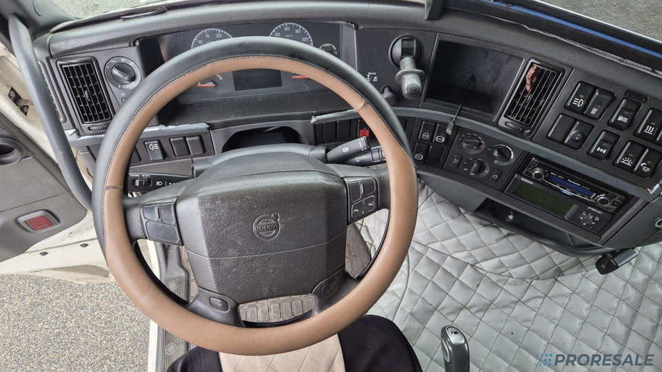 VOLVO FH 13.440 42T EURO 5 - Тягач: фото 4 VOLVO FH 13.440 42T EURO 5 - Тягач: фото 4