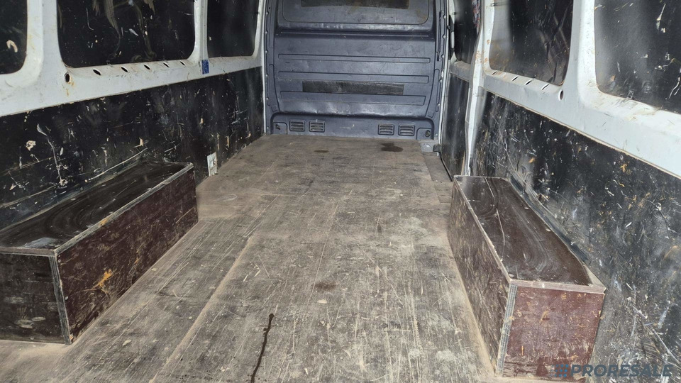 VOLKSWAGEN CRAFTER 2,0 TDi 100 kW skříňový - Фургон з закритим кузовом: фото 4 VOLKSWAGEN CRAFTER 2,0 TDi 100 kW skříňový - Фургон з закритим кузовом: фото 4