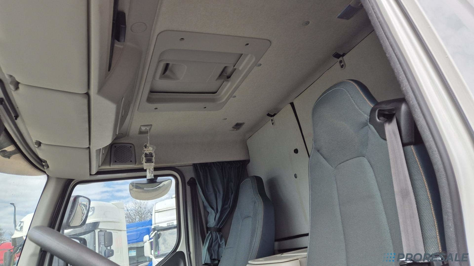 Рефрижератор вантажівка VOLVO FL 250 BB EURO 6 - mrazírna + CARRIER XARIOS 600 EL MAXI: фото 9