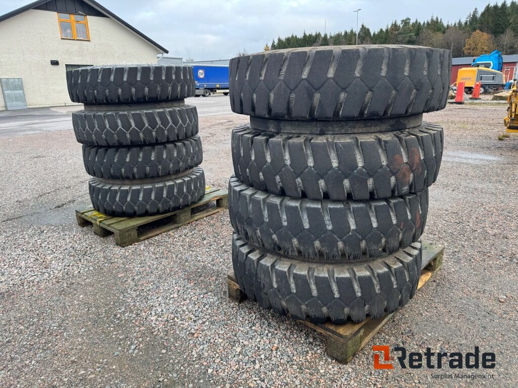 8 däck på fälg till Volvo Grävmaskin 10,00-20 - Колесо в категорії Екскаватори: фото 5 8 däck på fälg till Volvo Grävmaskin 10,00-20 - Колесо в категорії Екскаватори: фото 5