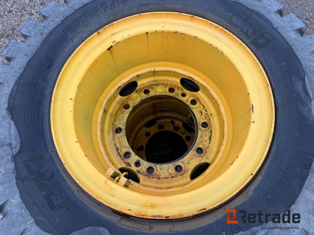 8 däck på fälg till Volvo Grävmaskin 10,00-20 - Колесо в категорії Екскаватори: фото 4 8 däck på fälg till Volvo Grävmaskin 10,00-20 - Колесо в категорії Екскаватори: фото 4