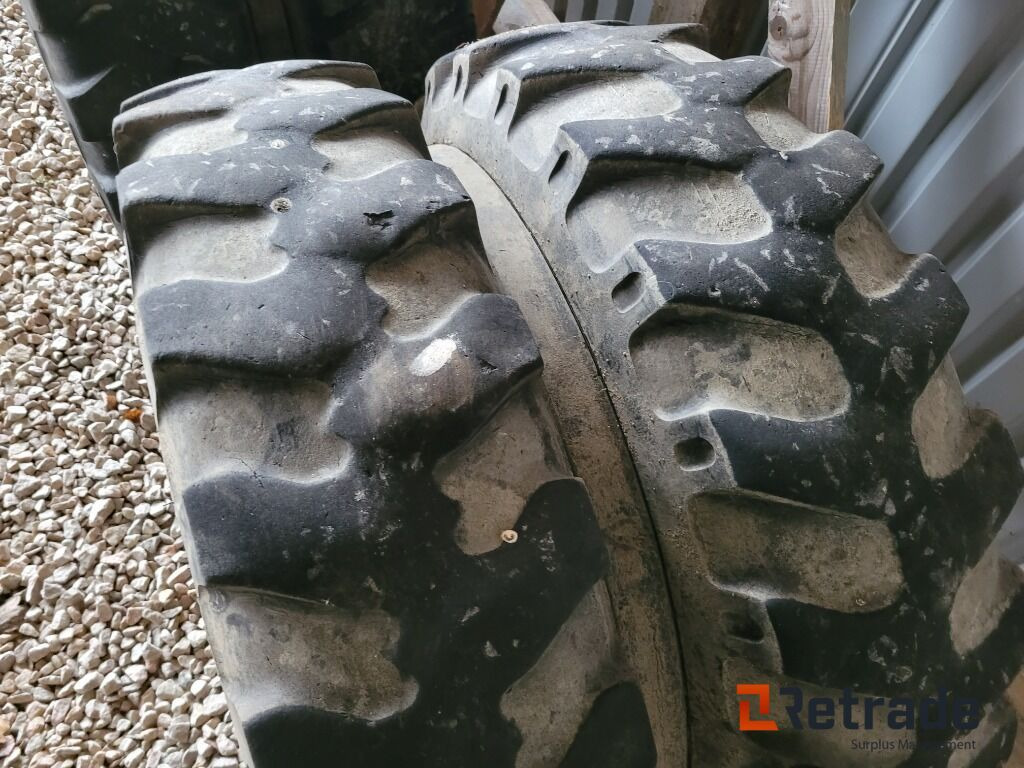 8 st däck på fälg till Volvo Grävmaskin 10,00-20 - Колесо в категорії Екскаватори: фото 4 8 st däck på fälg till Volvo Grävmaskin 10,00-20 - Колесо в категорії Екскаватори: фото 4