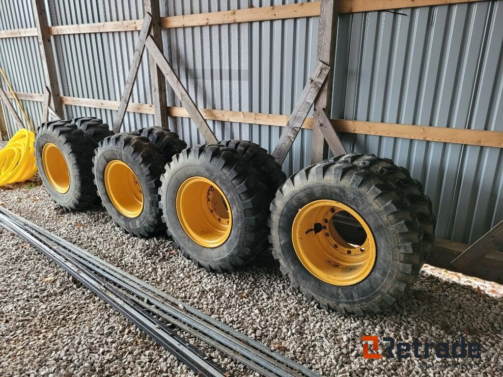 8 st däck på fälg till Volvo Grävmaskin 10,00-20 - Колесо в категорії Екскаватори: фото 2 8 st däck på fälg till Volvo Grävmaskin 10,00-20 - Колесо в категорії Екскаватори: фото 2