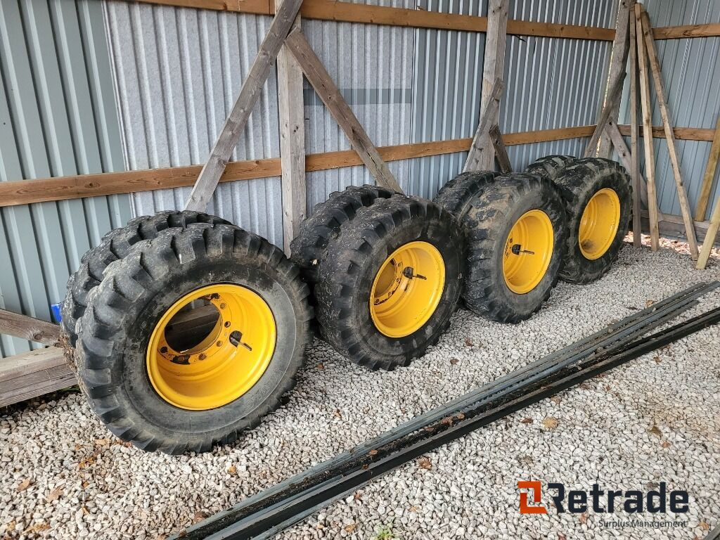 8 st däck på fälg till Volvo Grävmaskin 10,00-20 - Колесо в категорії Екскаватори: фото 1 8 st däck på fälg till Volvo Grävmaskin 10,00-20 - Колесо в категорії Екскаватори: фото 1