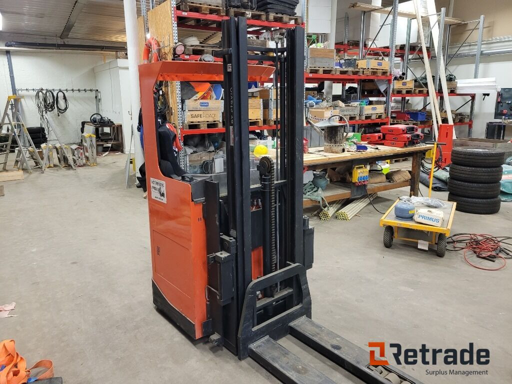 Gaffeltruck Sittstaplare BT SRE135L låga timmar - 2017 - Штабелер: фото 2 Gaffeltruck Sittstaplare BT SRE135L låga timmar - 2017 - Штабелер: фото 2