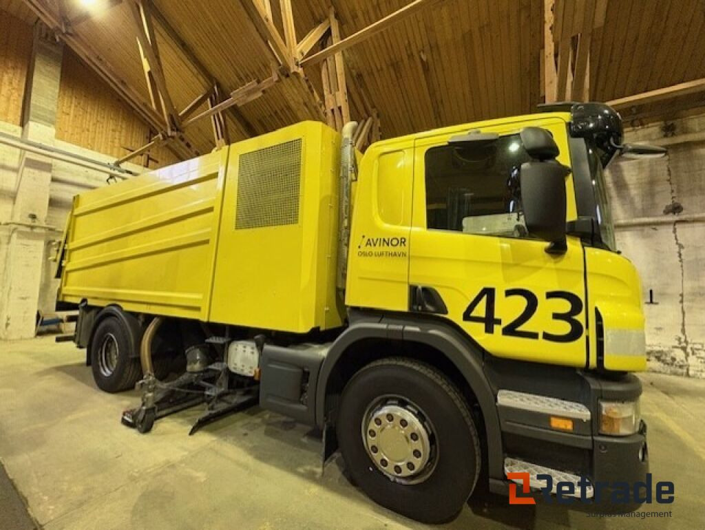 Glykol suger - Scania P310 med Bucher STKF 9500 på bygg! - Сміттєвози: фото 1 Glykol suger - Scania P310 med Bucher STKF 9500 på bygg! - Сміттєвози: фото 1