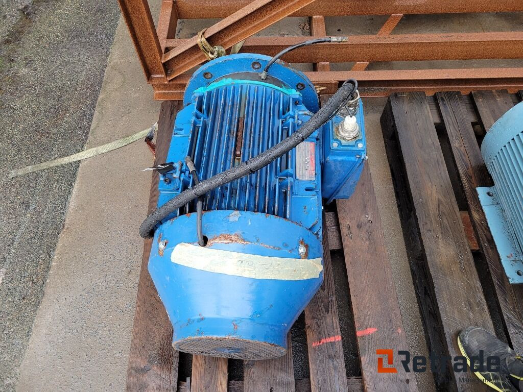 Elmotor Brook Crompton DF8P4D - Інша техніка: фото 3 Elmotor Brook Crompton DF8P4D - Інша техніка: фото 3