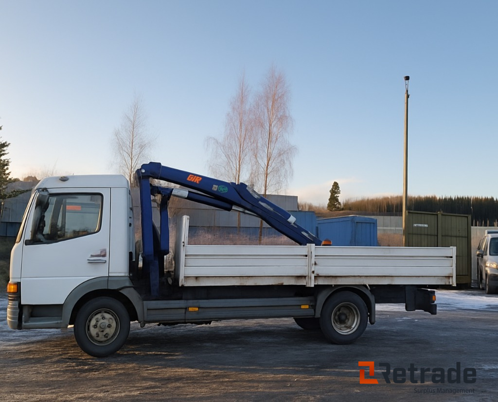 Mercedes-Benz Atego 818L med 6 meter plan og kran - Бортова вантажівка/ Платформа, Вантажівка з маніпулятором: фото 2 Mercedes-Benz Atego 818L med 6 meter plan og kran - Бортова вантажівка/ Платформа, Вантажівка з маніпулятором: фото 2