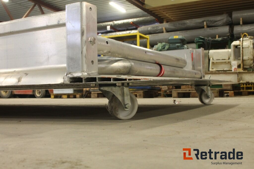 Metalmec Aluminium landgang m/sammenleggbart rekkverk - Складська техніка: фото 3 Metalmec Aluminium landgang m/sammenleggbart rekkverk - Складська техніка: фото 3