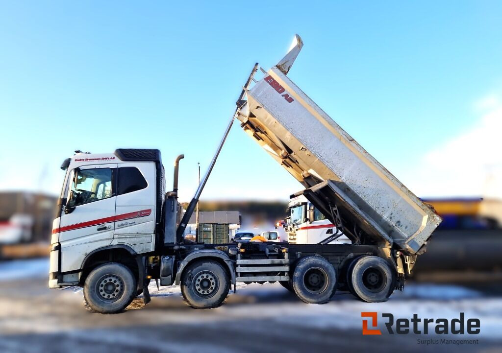 Robust og klar tippbil – Volvo FH16 650 8x4 med tipp og hengeropplegg - Самоскид вантажівка: фото 1 Robust og klar tippbil – Volvo FH16 650 8x4 med tipp og hengeropplegg - Самоскид вантажівка: фото 1
