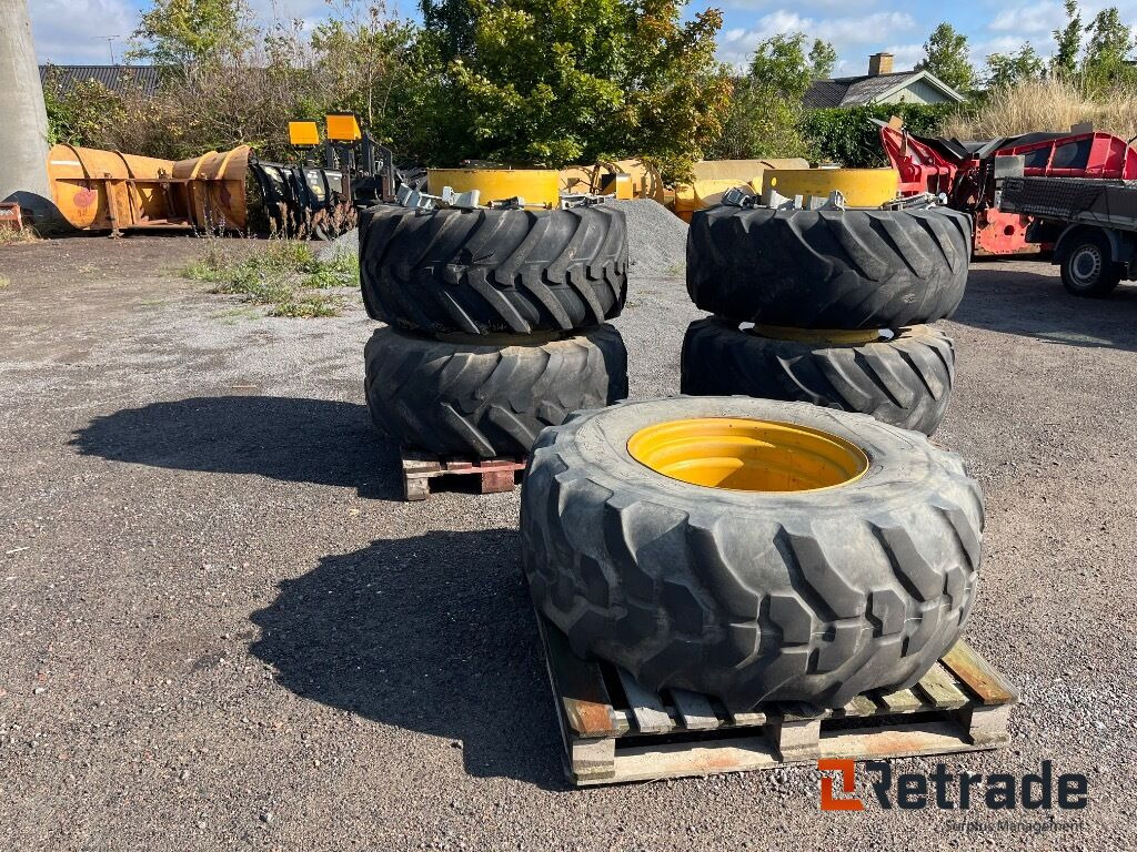 Tvillingmontering dæk og fælge med beslag til Hydrema rendegraver. - Будівельне обладнання: фото 2 Tvillingmontering dæk og fælge med beslag til Hydrema rendegraver. - Будівельне обладнання: фото 2