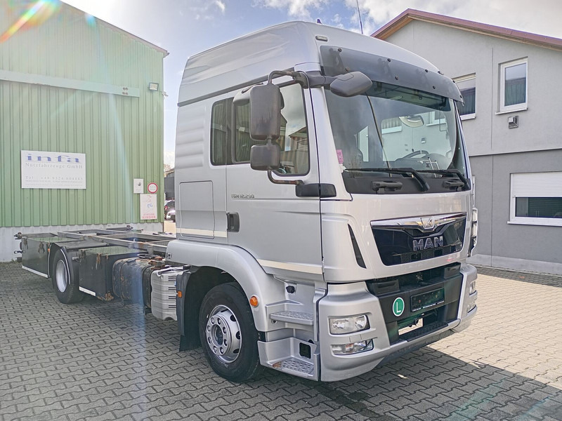 MAN TGM 12.290 BDF Euro 6 4x2 AHK (37) - Вантажівка шасі: фото 2 MAN TGM 12.290 BDF Euro 6 4x2 AHK (37) - Вантажівка шасі: фото 2