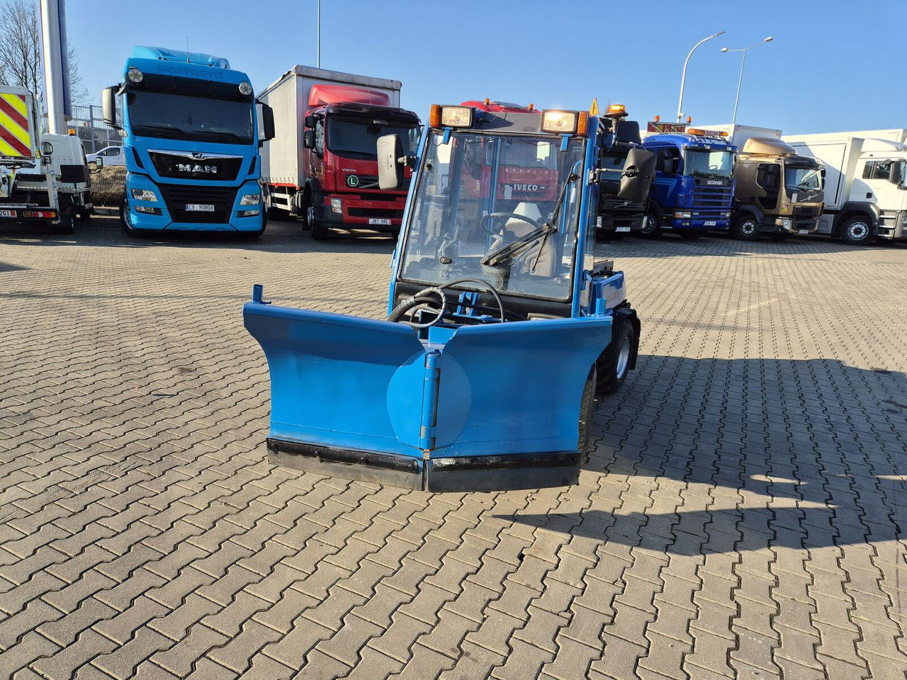 Holder C245 4WD / Tool carrier / Snow plow / PTO Front AN D Rear / 4X4 / - Комунальний трактор: фото 3 Holder C245 4WD / Tool carrier / Snow plow / PTO Front AN D Rear / 4X4 / - Комунальний трактор: фото 3