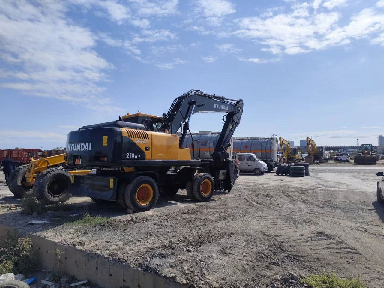 Hyundai R210-7 / Cummins / 1800MTH / Like NEW/20,5Tons/Sp R210-7 / Cummins / 1800MTH / Like NEW/20,5Tons/Special Ofert - Колісний екскаватор: фото 4 Hyundai R210-7 / Cummins / 1800MTH / Like NEW/20,5Tons/Sp R210-7 / Cummins / 1800MTH / Like NEW/20,5Tons/Special Ofert - Колісний екскаватор: фото 4
