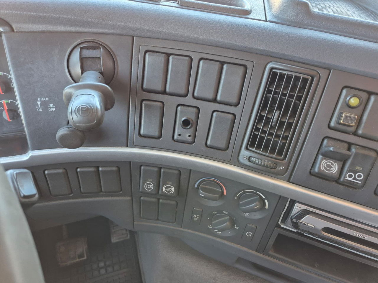 Бортова вантажівка/ Платформа Volvo FM 420 Platform / Works Great: фото 23