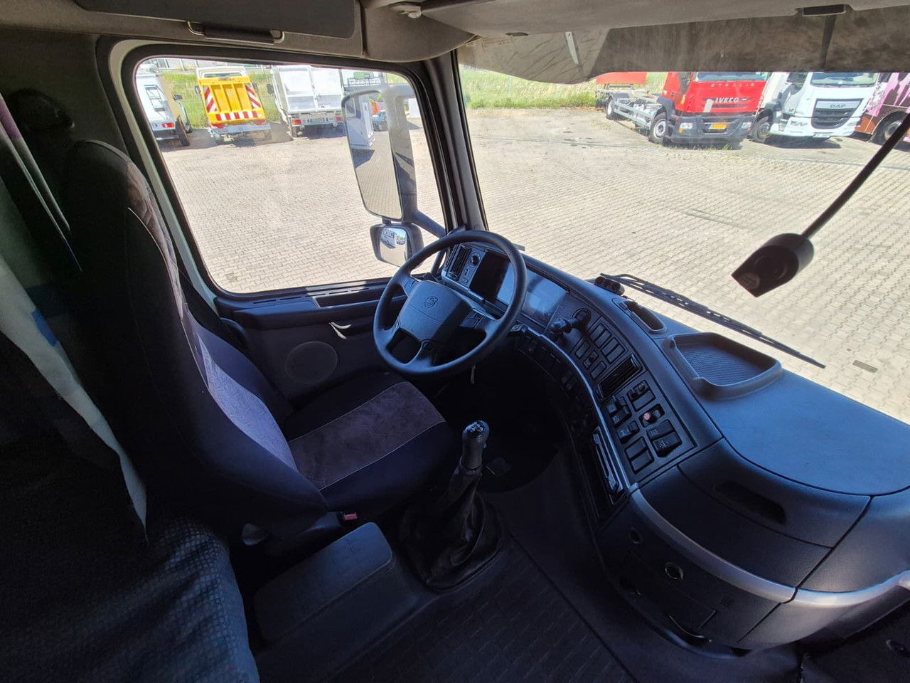 Бортова вантажівка/ Платформа Volvo FM 420 Platform / Works Great: фото 21
