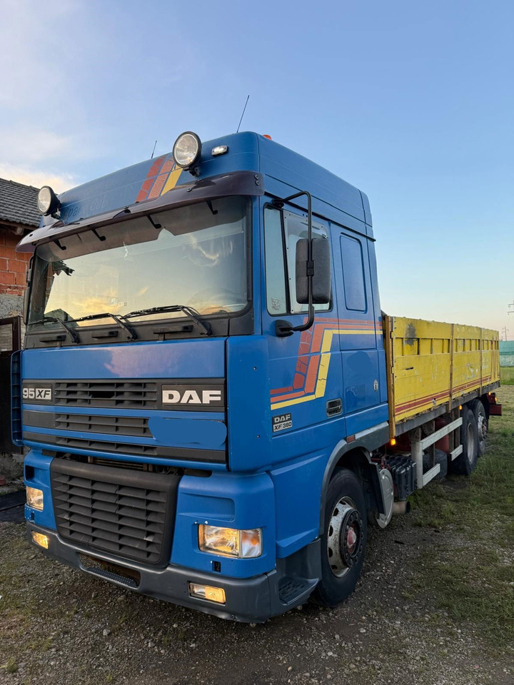 DAF XF 95.380 6X2 stake body - Бортова вантажівка/ Платформа: фото 1 DAF XF 95.380 6X2 stake body - Бортова вантажівка/ Платформа: фото 1
