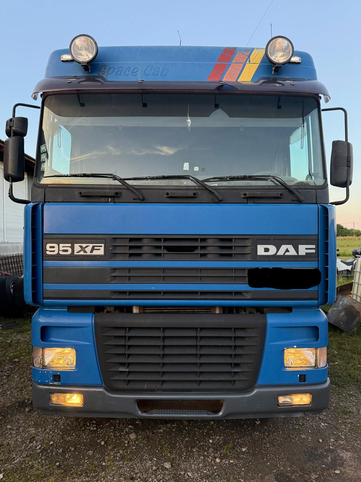 DAF XF 95.380 6X2 stake body - Бортова вантажівка/ Платформа: фото 3 DAF XF 95.380 6X2 stake body - Бортова вантажівка/ Платформа: фото 3