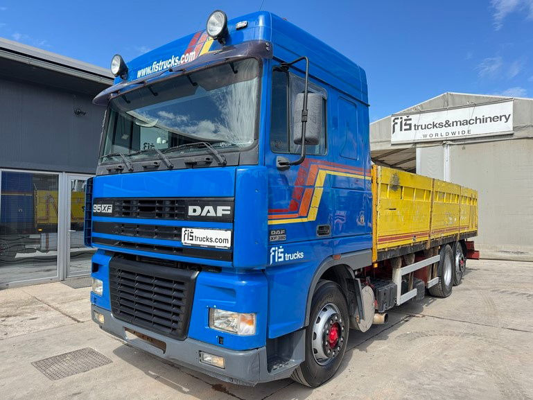 DAF XF 95.380 6X2 stake body - air condition - Бортова вантажівка/ Платформа: фото 1 DAF XF 95.380 6X2 stake body - air condition - Бортова вантажівка/ Платформа: фото 1
