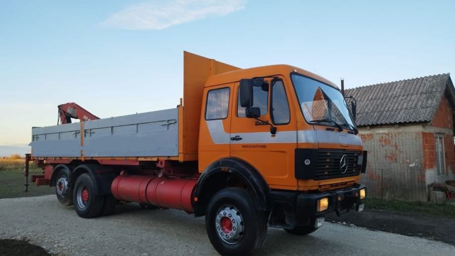 Mercedes-Benz 2228 6x2 stake body - crane - Тентована вантажівка: фото 2 Mercedes-Benz 2228 6x2 stake body - crane - Тентована вантажівка: фото 2