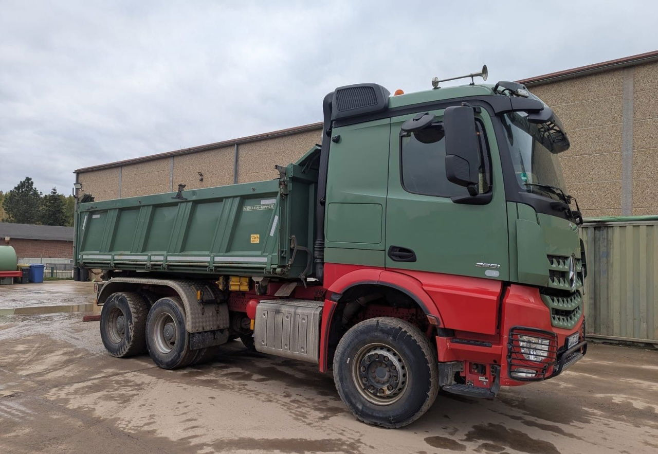 Mercedes-Benz Actros 2651 6X4 meiller bordmatic tipper - Самоскид вантажівка: фото 1 Mercedes-Benz Actros 2651 6X4 meiller bordmatic tipper - Самоскид вантажівка: фото 1