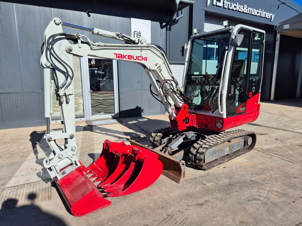 Takeuchi TB230 - Powertilt - 3X Buckets - 2017 Year - TOP Condition - Міні-екскаватор: фото 1 Takeuchi TB230 - Powertilt - 3X Buckets - 2017 Year - TOP Condition - Міні-екскаватор: фото 1