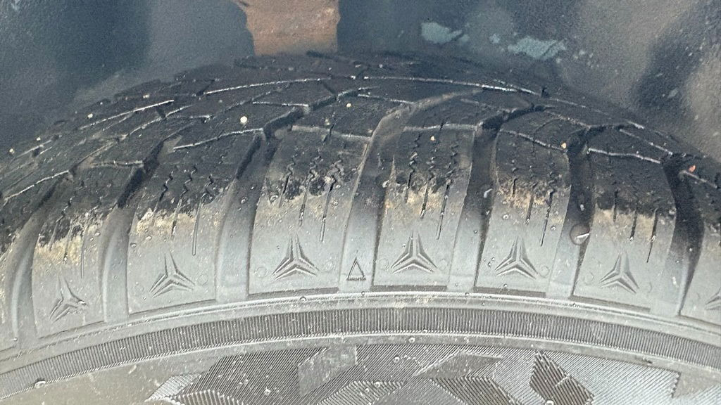 Toyota Carina 1.6 - Petrol - 5 Doors - Легковий автомобіль: фото 5 Toyota Carina 1.6 - Petrol - 5 Doors - Легковий автомобіль: фото 5