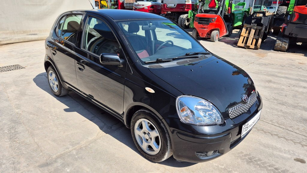 Toyota Yaris 1.3 - Petrol - 5 Doors - AC - Хетчбек: фото 3 Toyota Yaris 1.3 - Petrol - 5 Doors - AC - Хетчбек: фото 3
