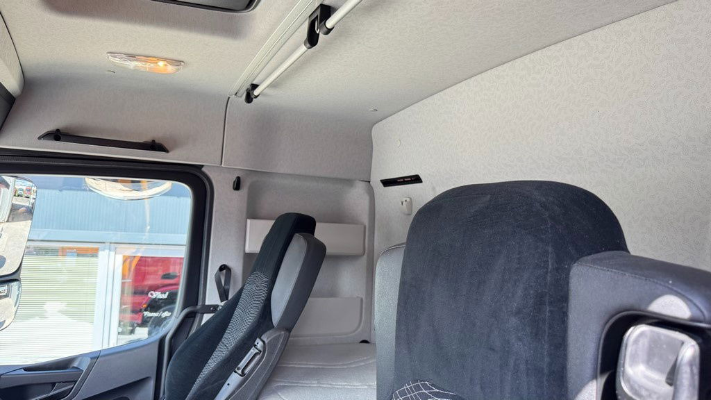 Тягач Mercedes-Benz Arocs 1945 HAD 4X4 tractor unit - tipper hydraulics - retarder: фото 26 Тягач Mercedes-Benz Arocs 1945 HAD 4X4 tractor unit - tipper hydraulics - retarder: фото 26