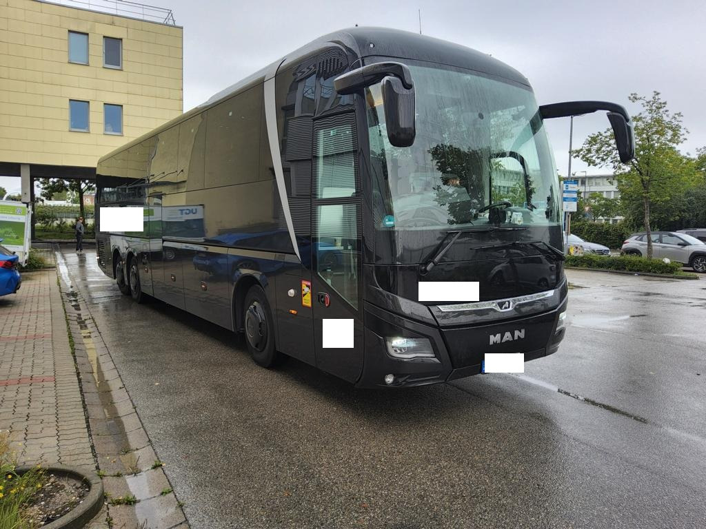 MAN Lion´s Coach C R09 53+1+1 / WC / Küche / Fahrschulpedale - Туристичний автобус: фото 1 MAN Lion´s Coach C R09 53+1+1 / WC / Küche / Fahrschulpedale - Туристичний автобус: фото 1