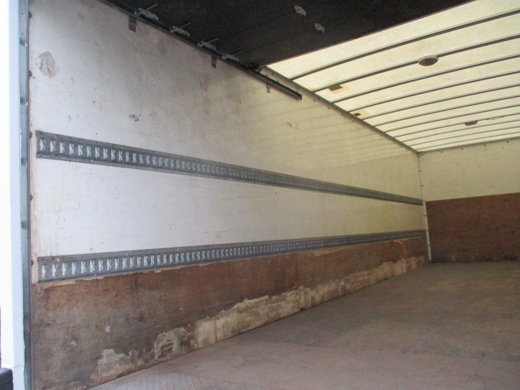 Вантажівка з закритим кузовом DAF  CF 75.310: фото 8