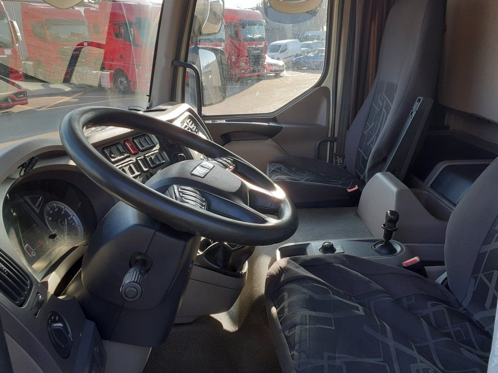Вантажівка з закритим кузовом DAF LF 260 FA Motorschaden/engine defect: фото 11