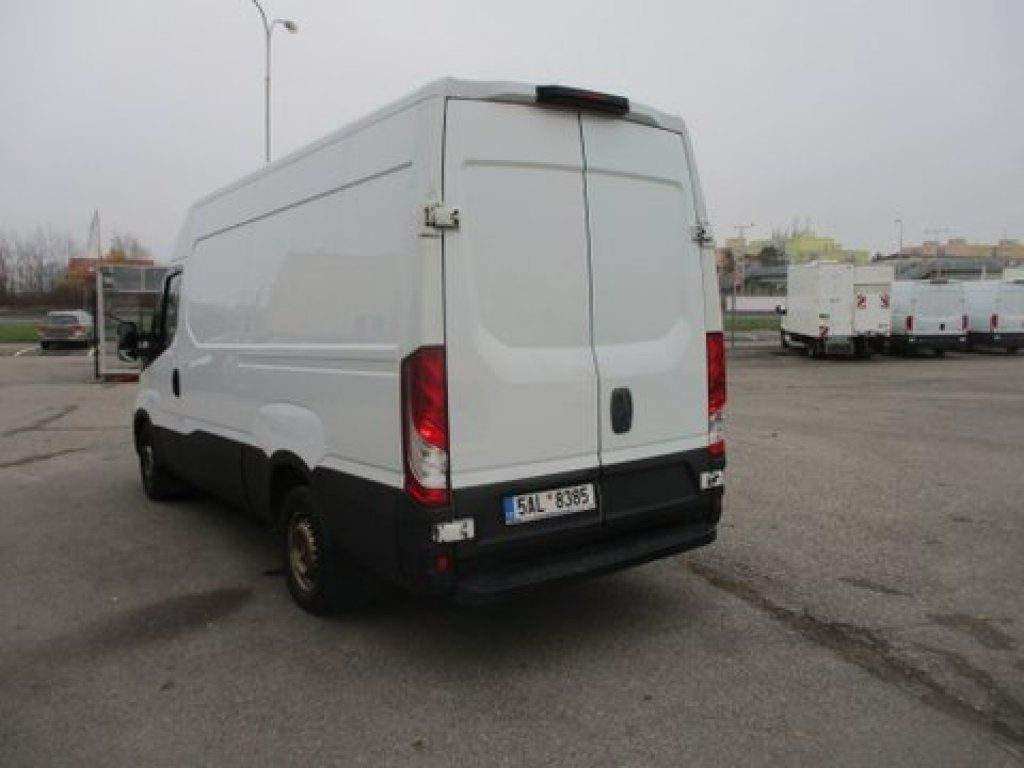 Iveco Daily 35S15V - Суцільнометалевий фургон: фото 2 Iveco Daily 35S15V - Суцільнометалевий фургон: фото 2