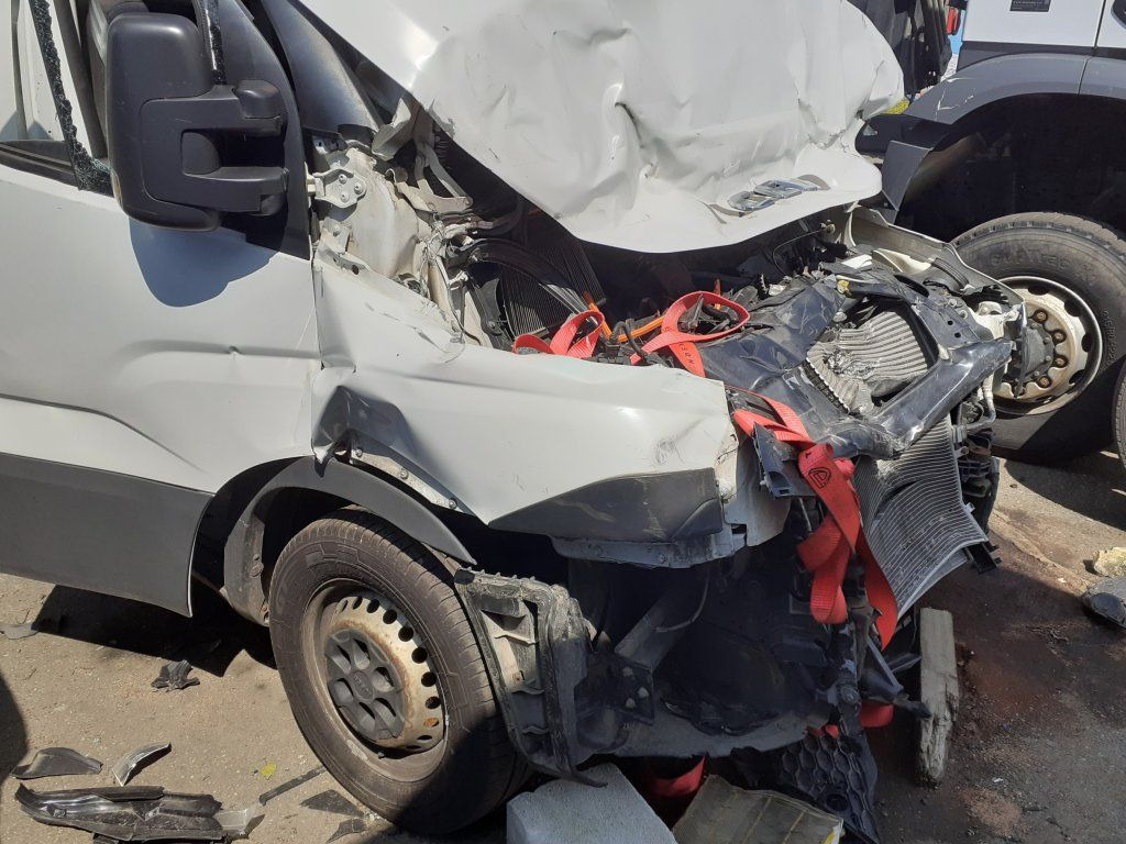Iveco Daily 35S16 maxi Damaged - Суцільнометалевий фургон: фото 3 Iveco Daily 35S16 maxi Damaged - Суцільнометалевий фургон: фото 3