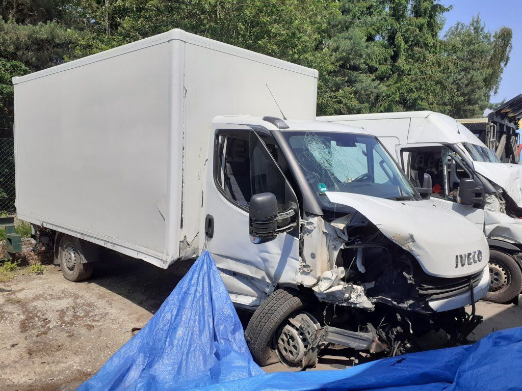 Iveco Daily 35S16 mit LBW DAMAGED - Фургон з закритим кузовом: фото 1 Iveco Daily 35S16 mit LBW DAMAGED - Фургон з закритим кузовом: фото 1