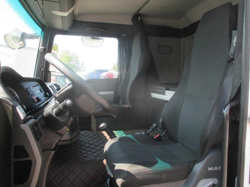 MAN TGL 12.220 - Вантажівка з закритим кузовом: фото 4 MAN TGL 12.220 - Вантажівка з закритим кузовом: фото 4