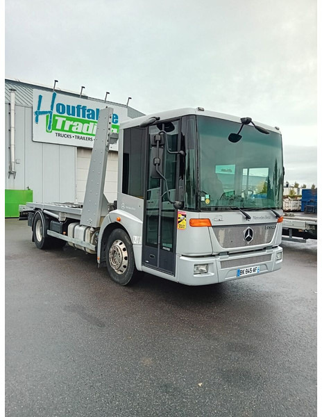 Mercedes-Benz Econic 1833 - Евакуатор: фото 1 Mercedes-Benz Econic 1833 - Евакуатор: фото 1