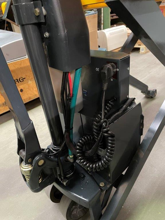 5 (five) scissor pallet truck with electric drive and quick lift pump Jungheinrich model TMX-E 10 - Візок: фото 5 5 (five) scissor pallet truck with electric drive and quick lift pump Jungheinrich model TMX-E 10 - Візок: фото 5